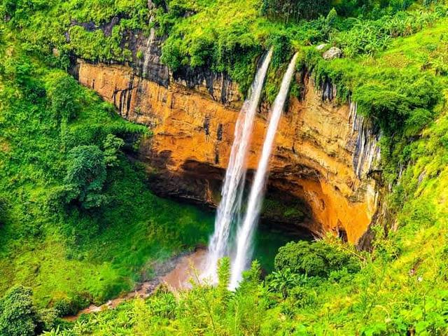 the beautiful chebonet clear water falls with an amazing view