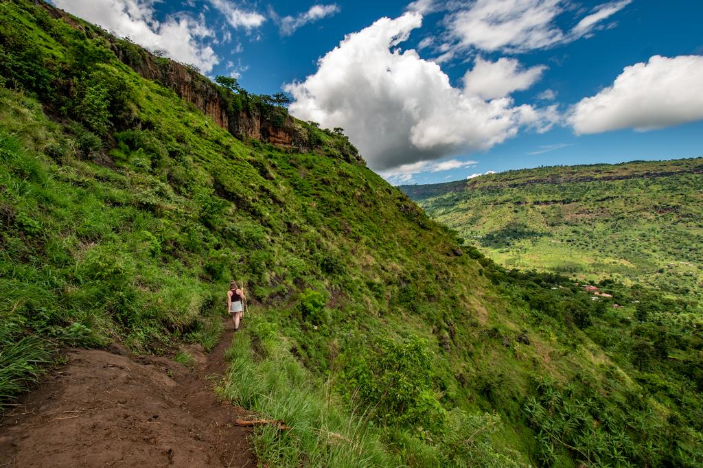 hiking the sisiyi falls with amazing views